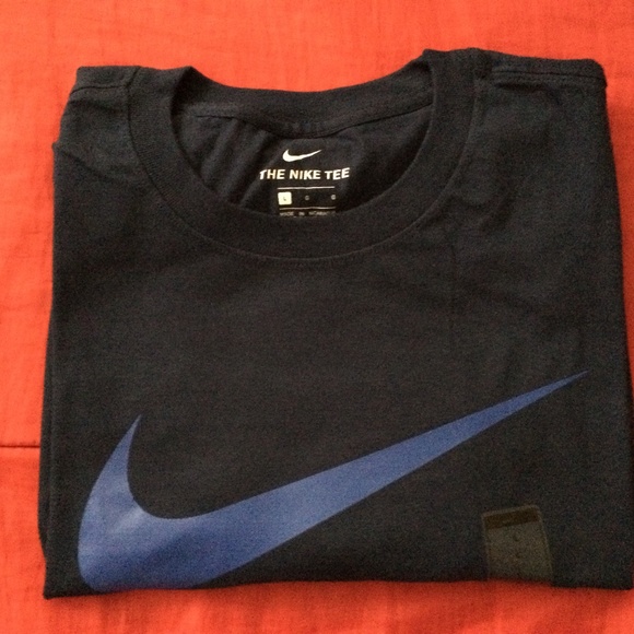 The Nike Tee Large Navy (BNWT) - Picture 5 of 5